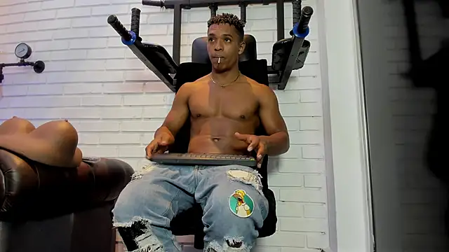 Snapshot of ItaloMoore chatting on 10/26/25, 01:55 ItaloMoore online show from 10/26/25, 01:55