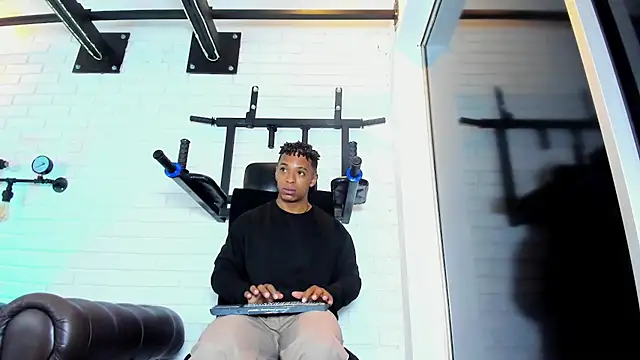 Snapshot of ItaloMoore chatting on 12/16/25, 12:09 ItaloMoore online show from 12/16/25, 12:09