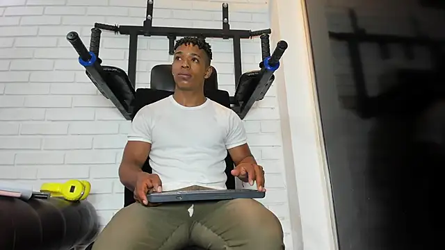 ItaloMoore online show from 03/25/26, 11:42