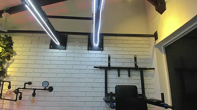 Snapshot of ItaloMoore chatting on 11/04/25, 11:14 ItaloMoore online show from 11/04/25, 11:14