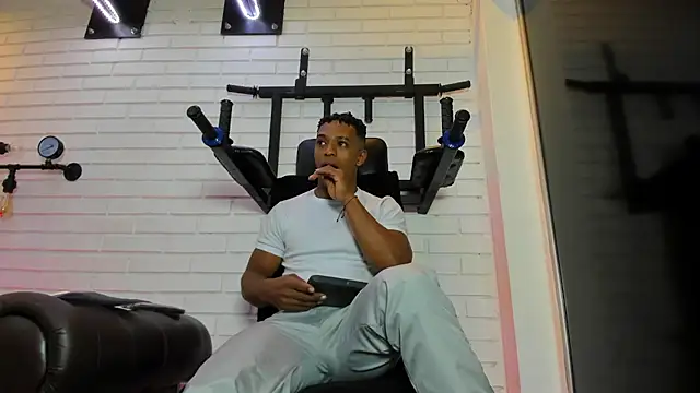 Snapshot of ItaloMoore chatting on 11/27/25, 11:21 ItaloMoore online show from 11/27/25, 11:21