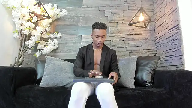 Snapshot of ItaloMoore chatting on 10/04/25, 12:07 ItaloMoore online show from 10/04/25, 12:07