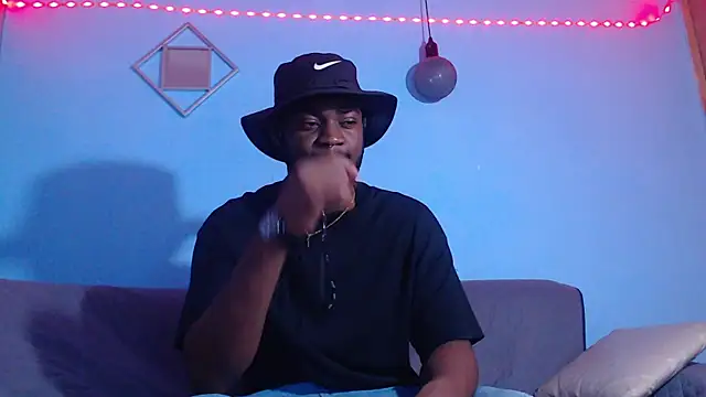 Snapshot of eebony_stallion chatting on 06/12/26, 11:30 eebony stallion online show from 06/12/26, 11:30