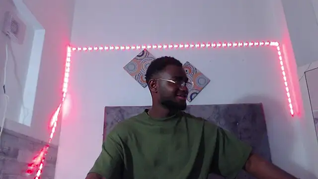 Snapshot of eebony_stallion chatting on 07/17/26, 11:29 eebony stallion online show from 07/17/26, 11:29