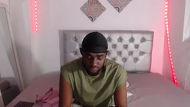 eebony stallion online show from 12/17/25, 07:52