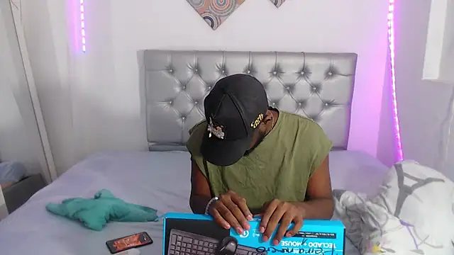 eebony stallion online show from 12/19/25, 06:21