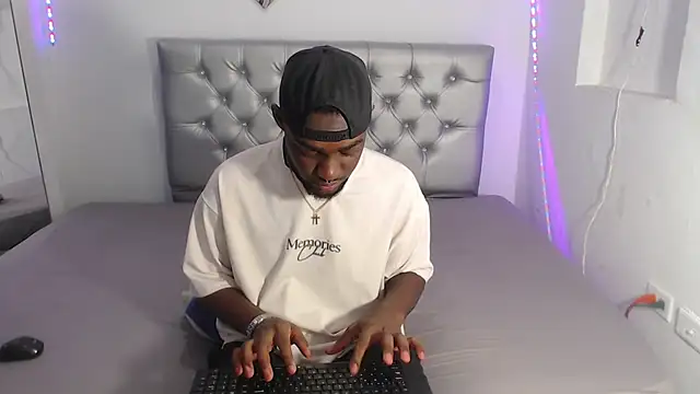 eebony stallion online show from 11/11/25, 06:14