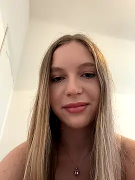 Snapshot of bbysonia chatting on 09/29/25, 12:11 bbysonia online show from 09/29/25, 12:11