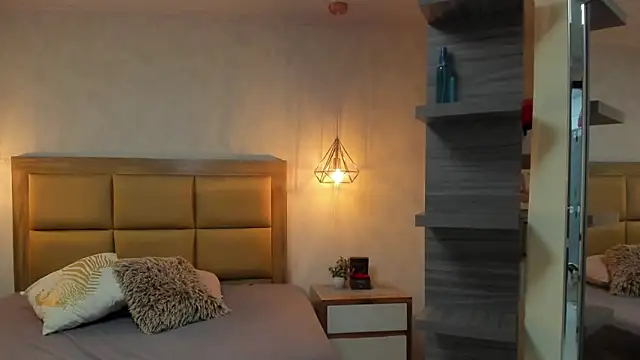MELISSAROUGE online show from 04/21/26, 01:42