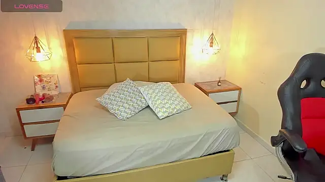 MELISSAROUGE online show from 10/31/25, 07:54