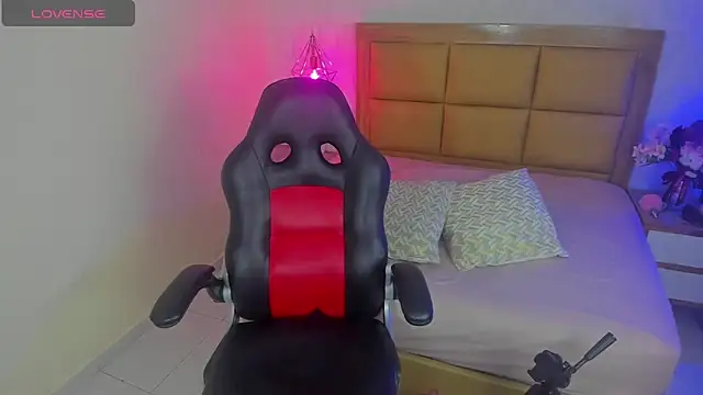 MELISSAROUGE online show from 02/18/26, 07:32