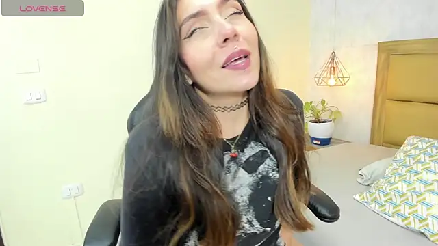 Snapshot of MELISSAROUGE chatting on 09/17/25, 07:38 MELISSAROUGE online show from 09/17/25, 07:38