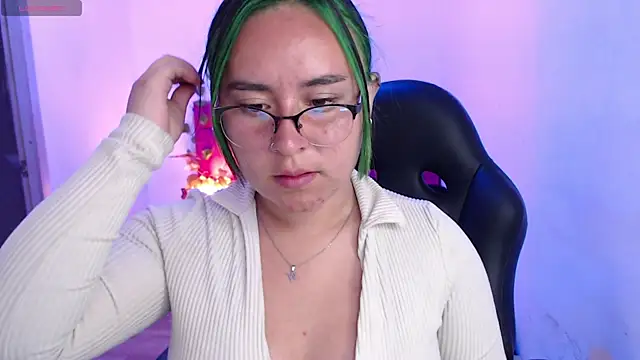 Snapshot of SashaGrey__ chatting on 10/03/25, 05:03 SashaGrey online show from 10/03/25, 05:03