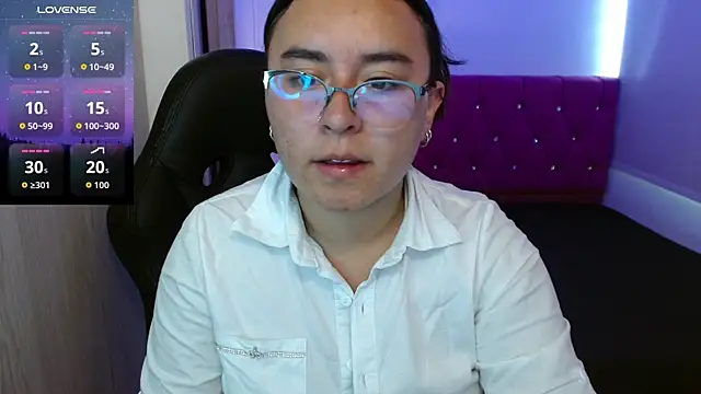 Snapshot of SashaGrey__ chatting on 09/09/25, 02:48 SashaGrey online show from 09/09/25, 02:48