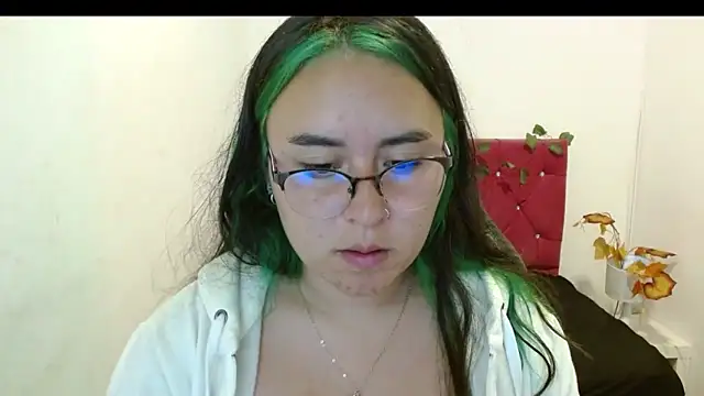 Snapshot of SashaGrey__ chatting on 10/14/25, 12:00 SashaGrey online show from 10/14/25, 12:00
