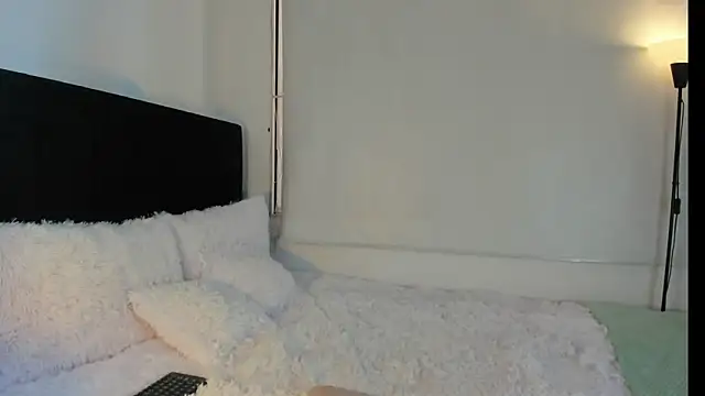 LunaVelvet777 online show from 02/10/26, 05:45