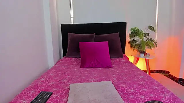 LunaVelvet777 online show from 11/25/25, 03:34