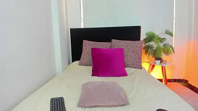 LunaVelvet777 online show from 11/24/25, 03:23