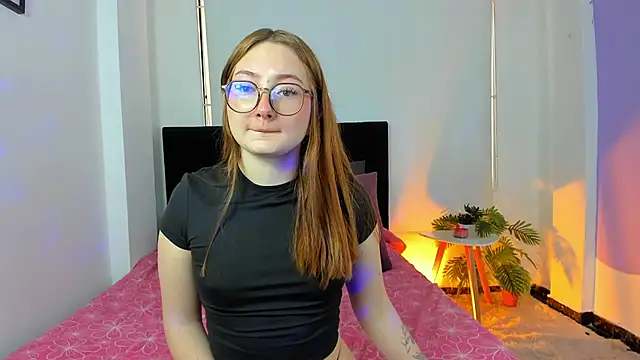 Snapshot of LunaVelvet777 chatting on 09/18/25, 03:26 LunaVelvet777 online show from 09/18/25, 03:26