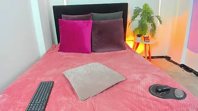 LunaVelvet777 online show from 10/28/25, 03:33