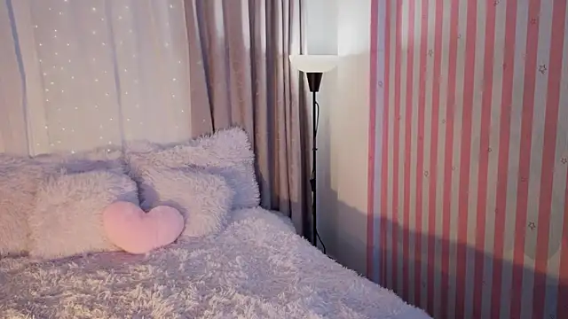 LunaVelvet777 online show from 04/04/26, 08:48