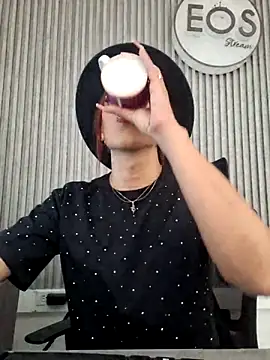 Snapshot of Lilith_Zamara chatting on 10/30/25, 09:01 Lilith Zamara online show from 10/30/25, 09:01