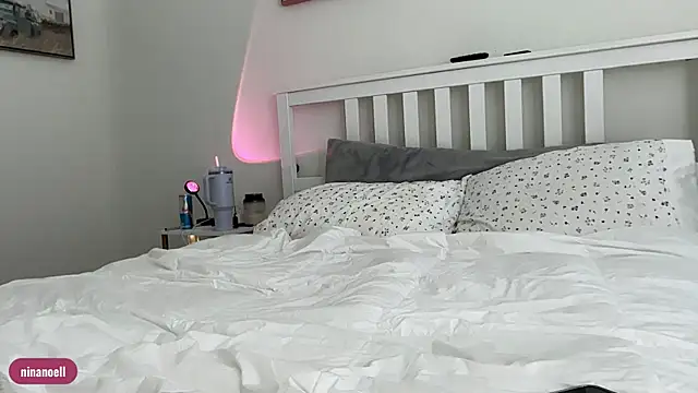 Snapshot of Ninanoell chatting on 09/10/25, 03:22 Ninanoell online show from 09/10/25, 03:22