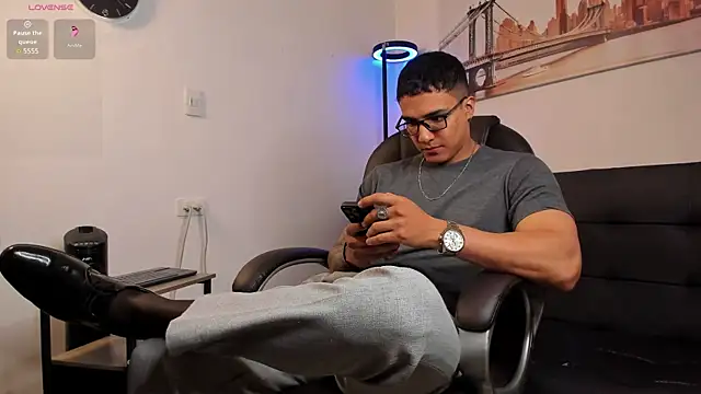 Snapshot of Dash_Bukoski chatting on 12/22/25, 01:33 Dash Bukoski online show from 12/22/25, 01:33