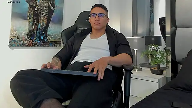 Snapshot of Dash_Bukoski chatting on 02/16/26, 11:42 Dash Bukoski online show from 02/16/26, 11:42