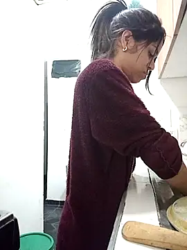 toxic sweet  online show from 11/28/25, 07:25