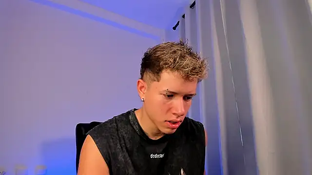 Snapshot of nathan_blake chatting on 11/17/25, 05:39 nathan blake online show from 11/17/25, 05:39