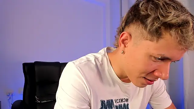 Snapshot of nathan_blake chatting on 11/13/25, 11:08 nathan blake online show from 11/13/25, 11:08