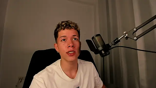 Snapshot of nathan_blake chatting on 01/06/26, 07:51 nathan blake online show from 01/06/26, 07:51