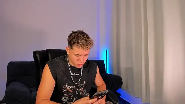 Snapshot of nathan_blake chatting on 10/25/25, 02:39 nathan blake online show from 10/25/25, 02:39