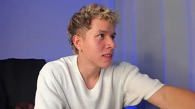 Snapshot of nathan_blake chatting on 12/17/25, 07:19 nathan blake online show from 12/17/25, 07:19