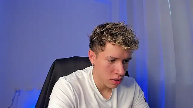 Snapshot of nathan_blake chatting on 12/21/25, 08:20 nathan blake online show from 12/21/25, 08:20