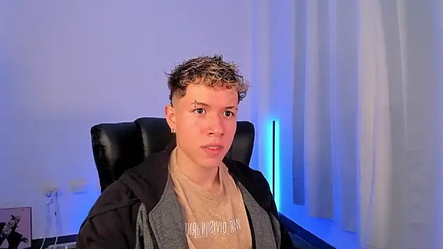 Snapshot of nathan_blake chatting on 11/27/25, 07:14 nathan blake online show from 11/27/25, 07:14