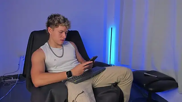 Snapshot of nathan_blake chatting on 12/19/25, 07:38 nathan blake online show from 12/19/25, 07:38