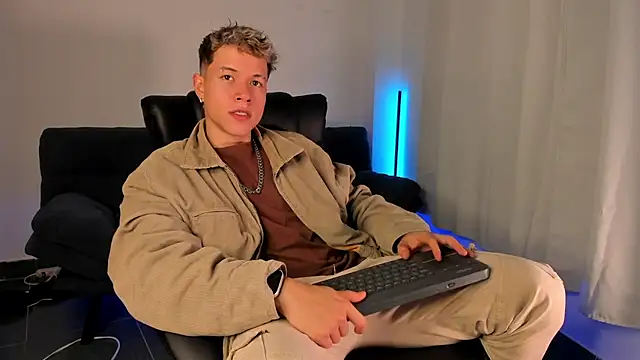 Snapshot of nathan_blake chatting on 10/24/25, 08:19 nathan blake online show from 10/24/25, 08:19