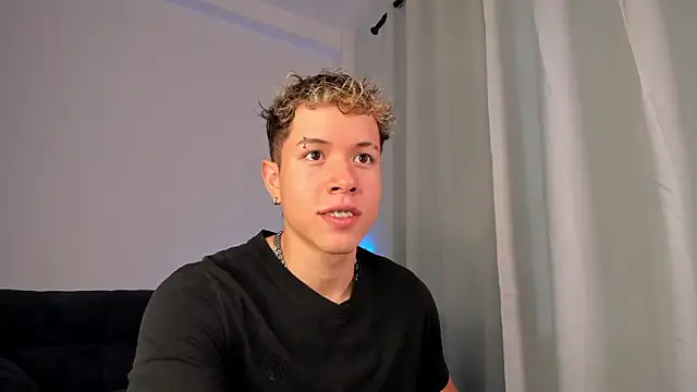 Snapshot of nathan_blake chatting on 11/06/25, 06:23 nathan blake online show from 11/06/25, 06:23