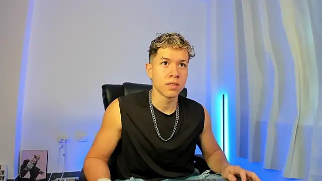 Snapshot of nathan_blake chatting on 11/30/25, 03:57 nathan blake online show from 11/30/25, 03:57