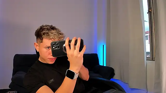 Snapshot of nathan_blake chatting on 10/26/25, 08:42 nathan blake online show from 10/26/25, 08:42