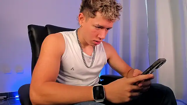 Snapshot of nathan_blake chatting on 11/24/25, 03:23 nathan blake online show from 11/24/25, 03:23