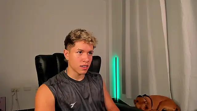 Snapshot of nathan_blake chatting on 11/19/25, 08:53 nathan blake online show from 11/19/25, 08:53