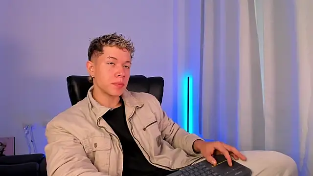 Snapshot of nathan_blake chatting on 11/14/25, 07:28 nathan blake online show from 11/14/25, 07:28