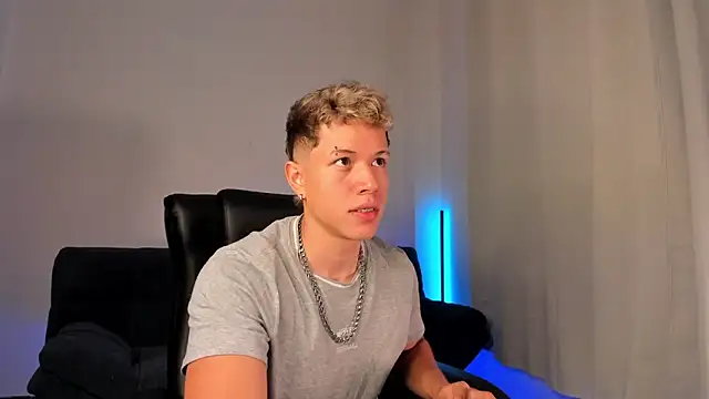 Snapshot of nathan_blake chatting on 10/22/25, 08:08 nathan blake online show from 10/22/25, 08:08