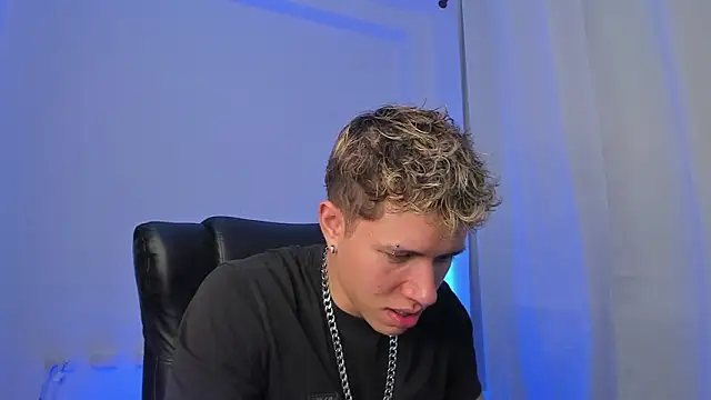 Snapshot of nathan_blake chatting on 12/20/25, 05:05 nathan blake online show from 12/20/25, 05:05