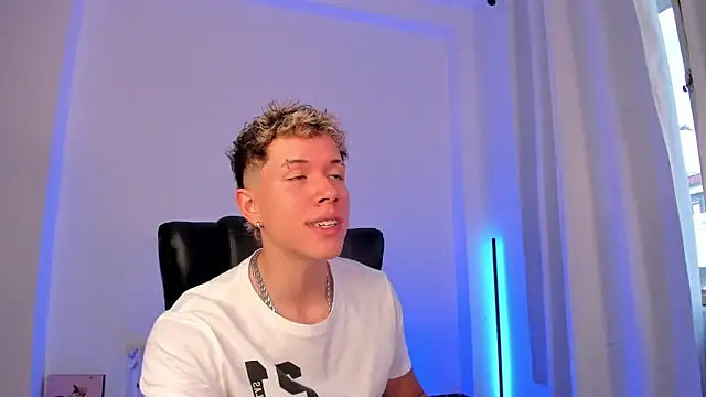 Snapshot of nathan_blake chatting on 11/26/25, 08:09 nathan blake online show from 11/26/25, 08:09