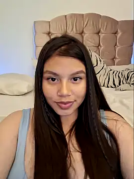 Snapshot of maria_ribeiro chatting on 02/05/25, 02:40 maria ribeiro online show from 02/05/25, 02:40