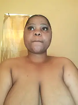 Snapshot of PRINCESSEMELXX93 chatting on 10/13/25, 11:01 PRINCESSEMELXX93 online show from 10/13/25, 11:01